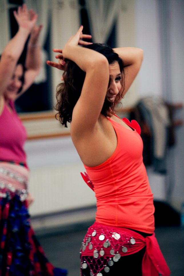 the dance movement belly dance buikdans